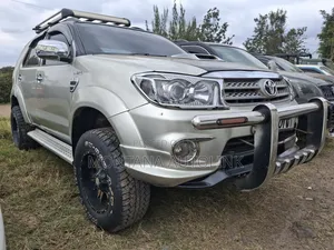 Toyota Fortuner 3.0 D AWD 2011 Gold