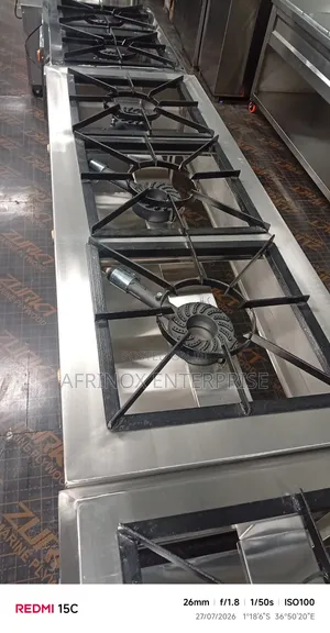 Stainless Steel Triple Burners Gas Cooker. Pro Chefs