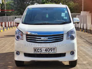 Toyota Noah 2011 Pearl