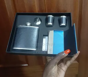 Whiskey Flask Gift Set