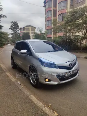 Toyota Vitz 2011 Silver