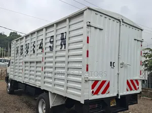 Mmitsubishi Canter Fh215 2012 Local