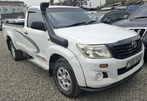 Toyota Hilux 2010 White