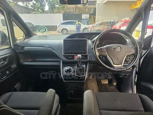 Toyota Esquire 2018 White