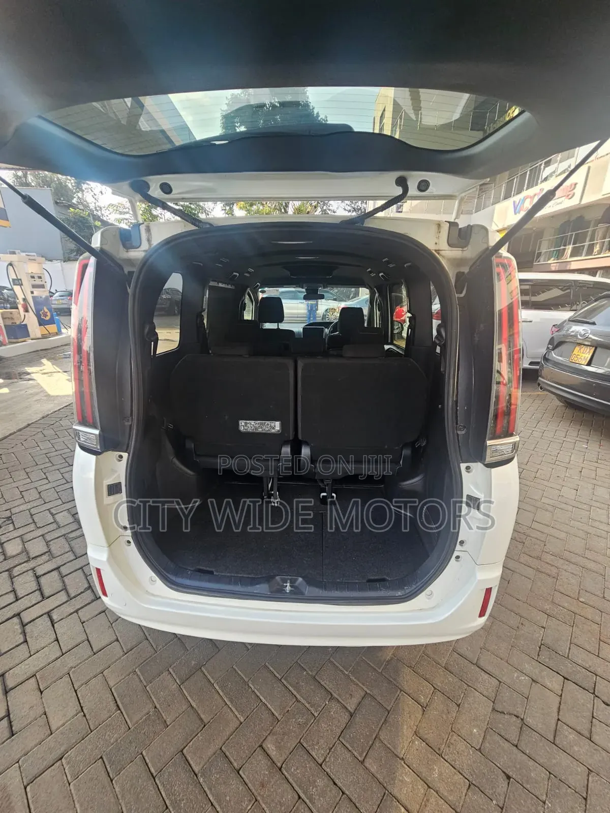 Toyota Esquire 2018 White