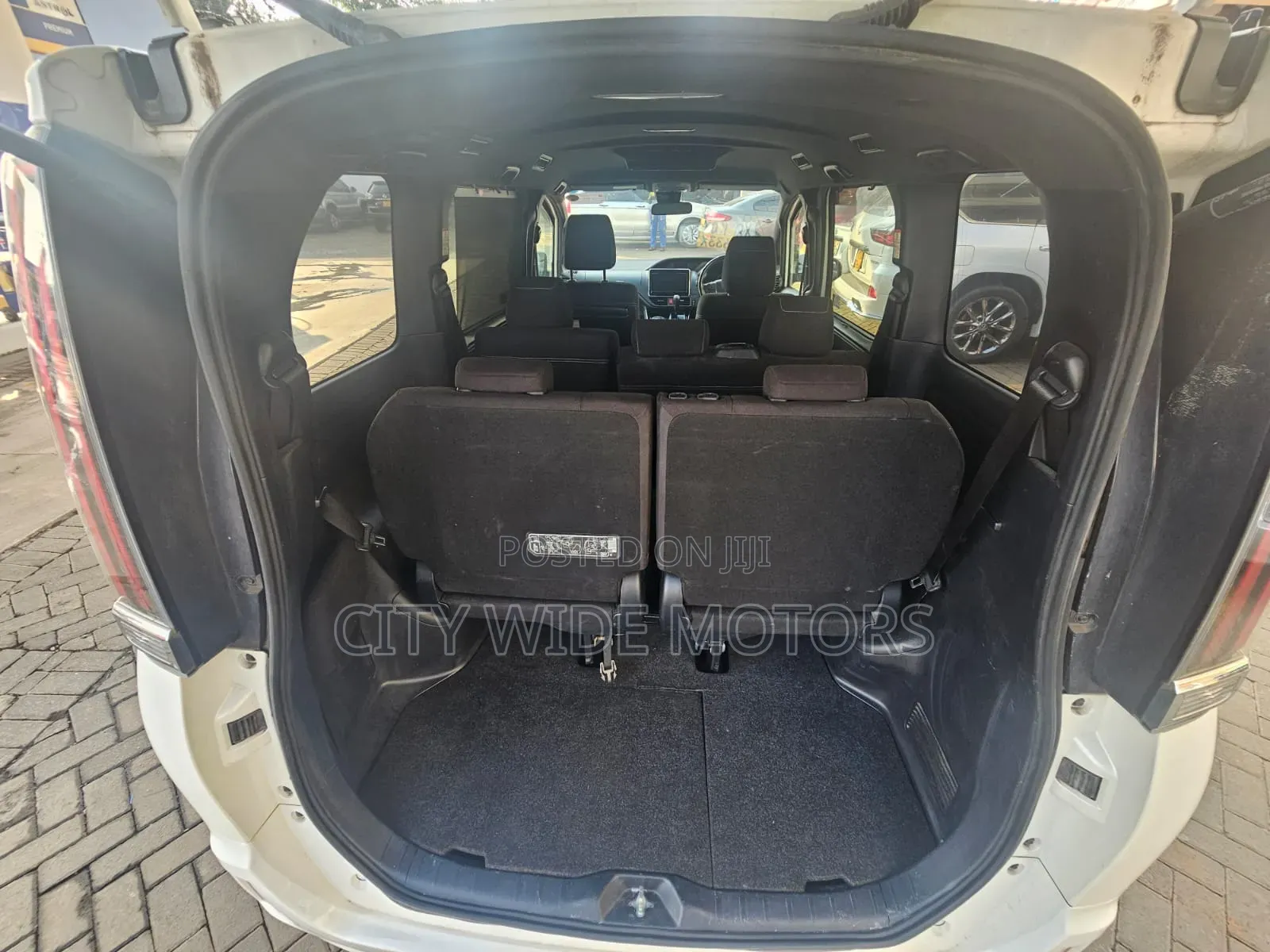 Toyota Esquire 2018 White