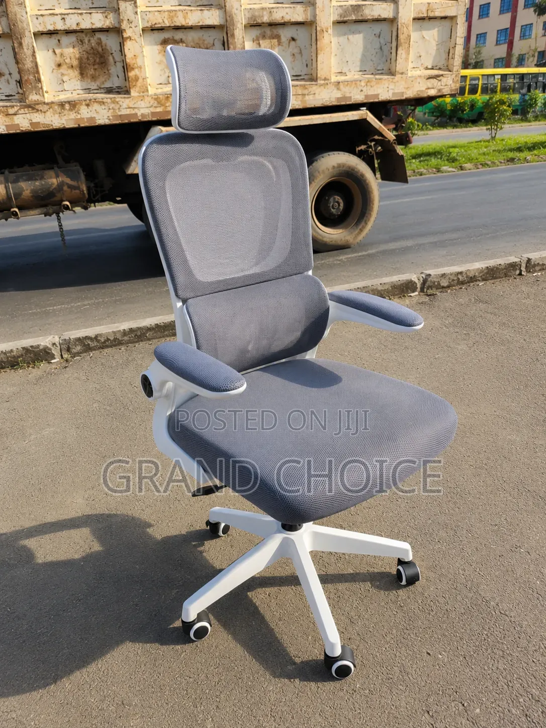 Ergonomic High-Back Office Chair With Headrest