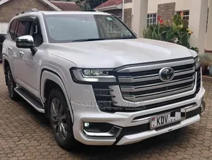 Toyota Land Cruiser 2023 White