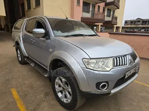 Mitsubishi L200 2013 Silver