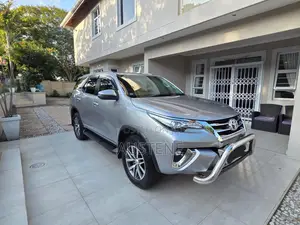 Toyota Fortuner 2019 Silver