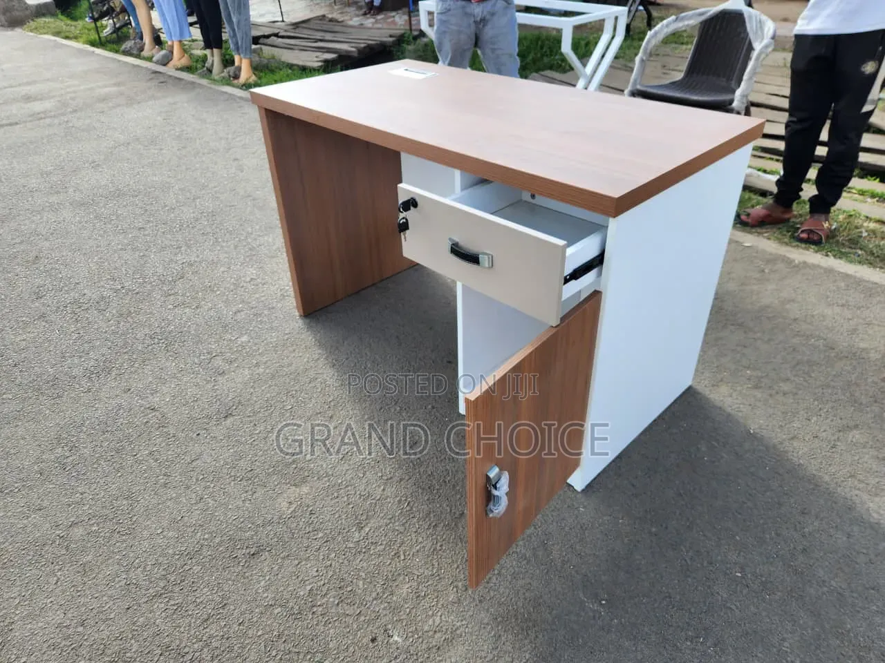 Office Workstation Desk With Cable Management