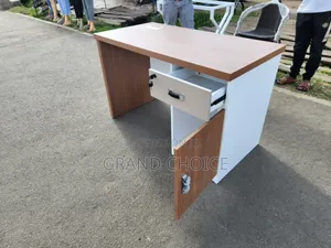 Office Workstation Desk With Cable Management