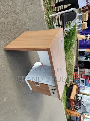 Office Workstation Desk With Cable Management