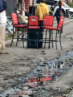 Restaurant Dram Table With 4 Chairs