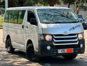 Toyota HiAce 2014 Silver