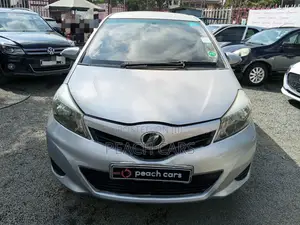 Toyota Vitz 2013 Silver