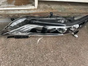 Toyota Harrier Headlight (48-147)