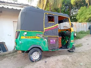 Piaggio Scooter 2023 Green