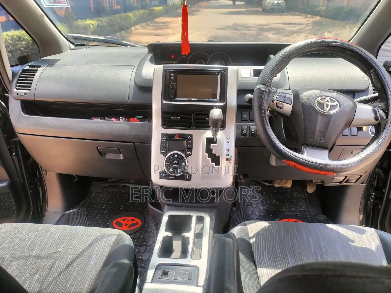Toyota Voxy 2011 Black