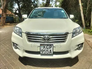Toyota Vanguard 2011 White