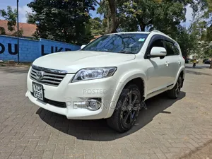 Toyota Vanguard 2010 White