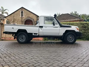 Toyota Land Cruiser 2021 White