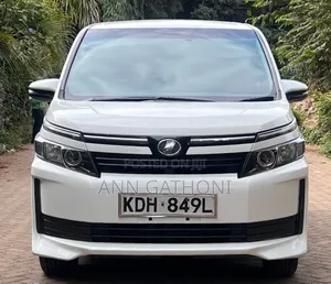 Toyota Voxy 2016 Pearl