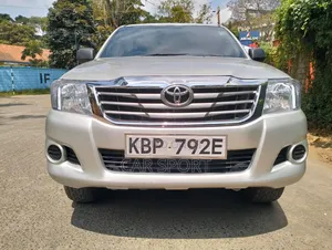 Toyota Hilux 2012 Beige