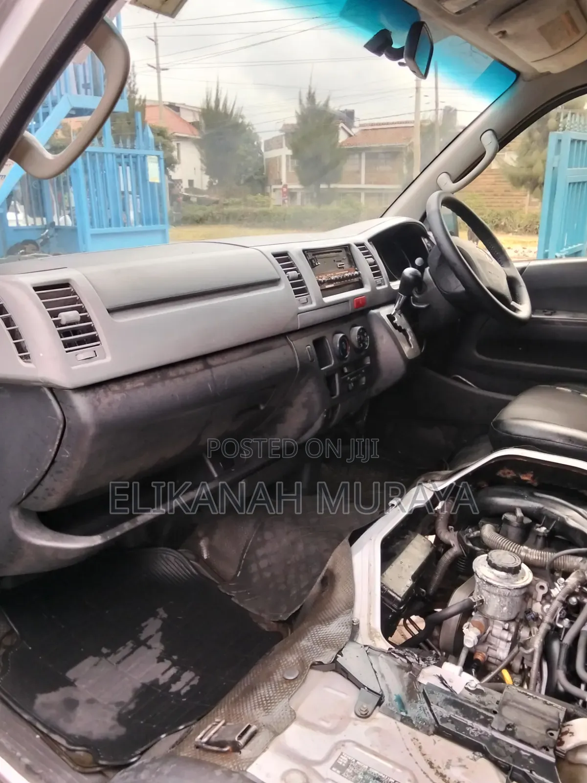 Toyota HiAce 2013 Silver