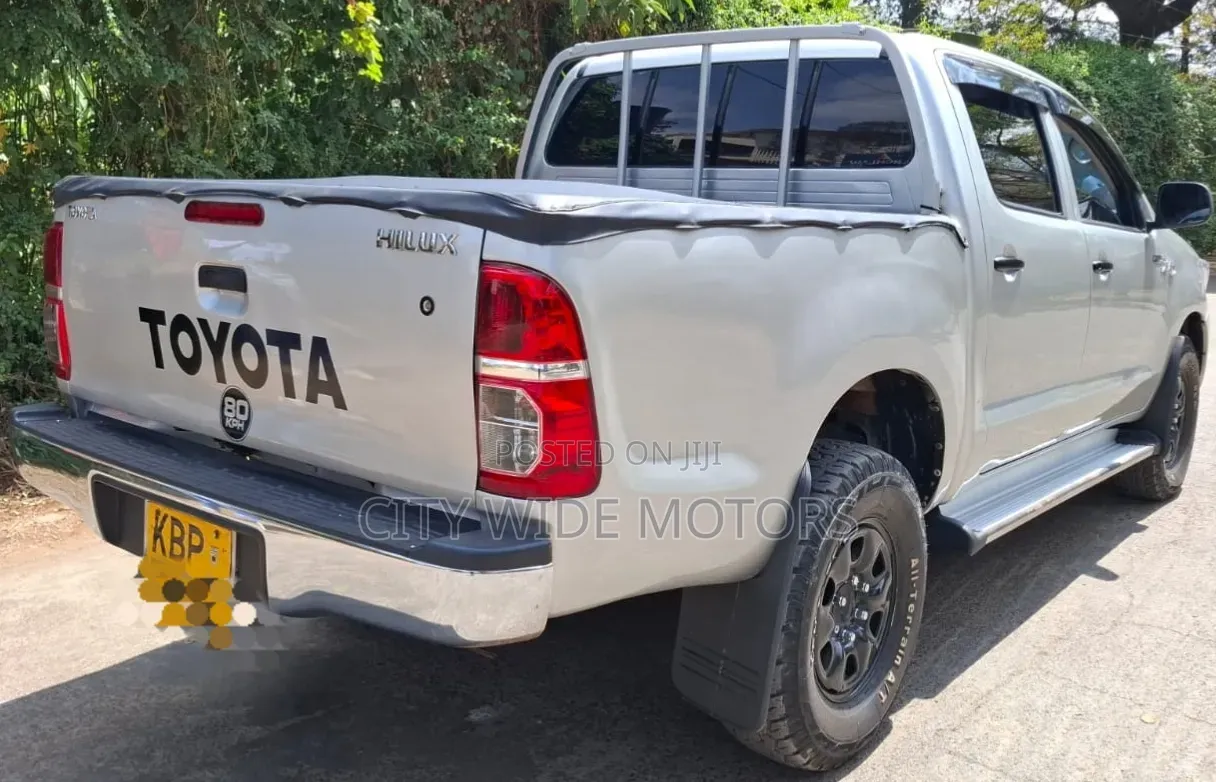 Toyota Hilux 2011 Silver