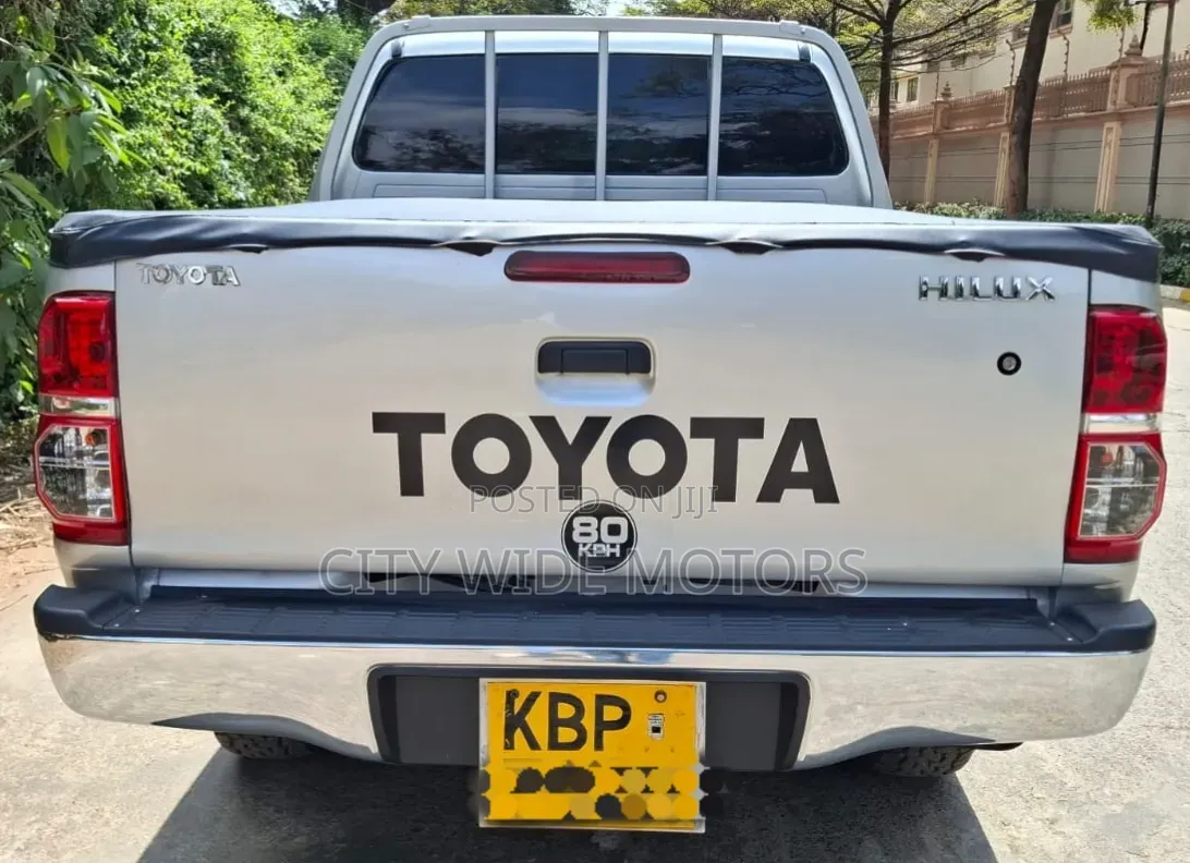 Toyota Hilux 2011 Silver