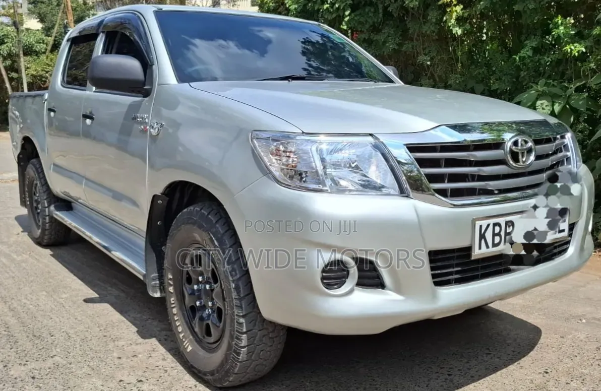Toyota Hilux 2011 Silver