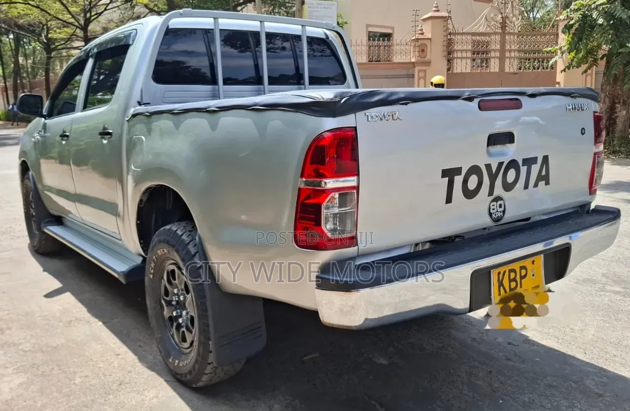 Toyota Hilux 2011 Silver