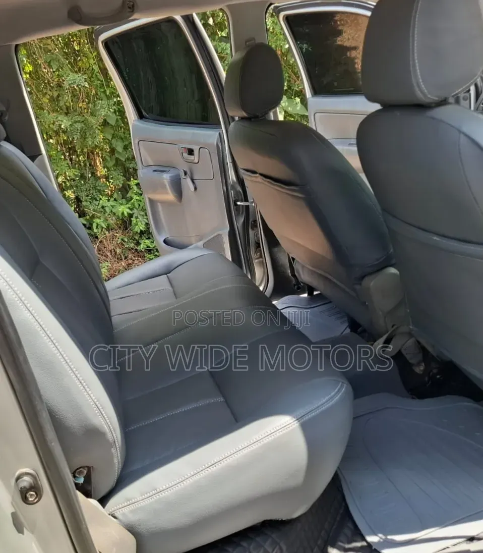 Toyota Hilux 2011 Silver