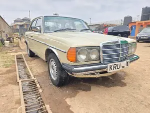 Mercedes-Benz 200E 1978 Ivory