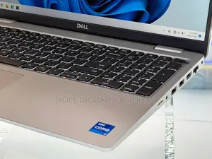 Laptop Dell Precision 3580 16GB Intel Core i7 SSD 512GB