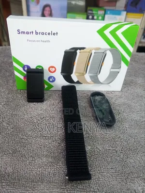 Screenless Smart Health Monitoring Bracelet