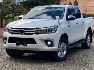 Toyota Hilux 2019 White