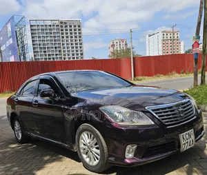 Toyota Crown 2010 Maroon