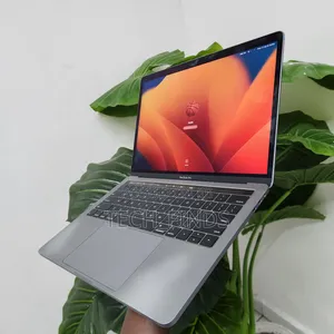 Laptop Apple MacBook Pro 16GB Intel Core i7 SSD 256GB