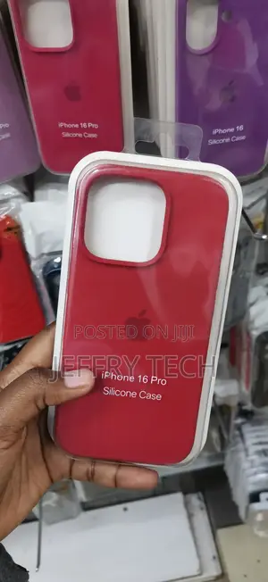 iPh 16 Pro Soft-Touch Liquid Silicone With a Microfiber Lining