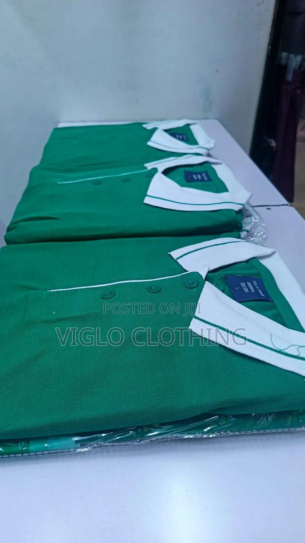 Green Body Collar White