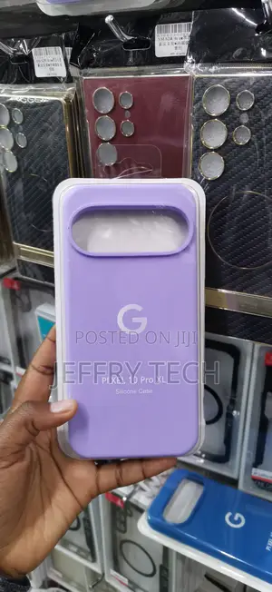 "PIXEL 10 Pro XL" With the Google 'G' Logo on the Back Case