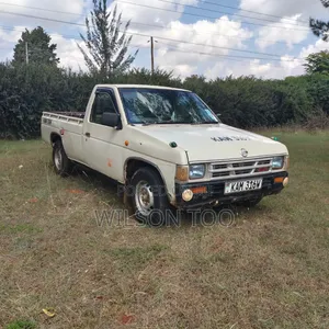 Nissan Pick-Up 2003 White