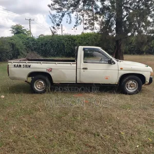 Nissan Pick-Up 2003 White
