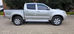 Toyota Hilux 2011 Silver