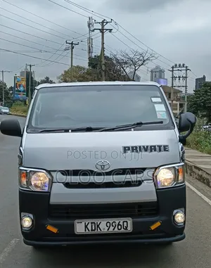 Toyota HiAce 2016 Silver