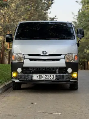 Toyota HiAce 2016 Silver