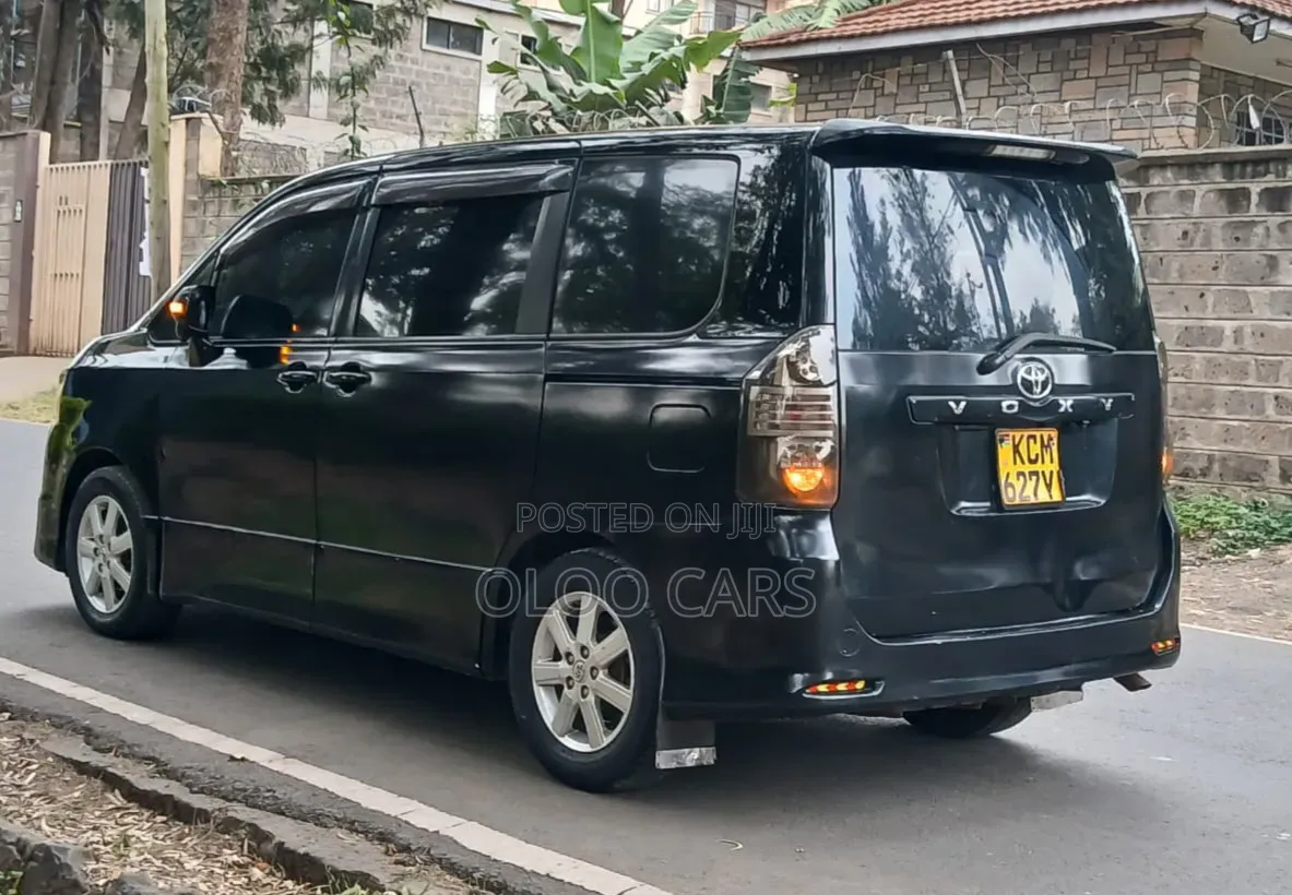 Toyota Voxy 2010 Black