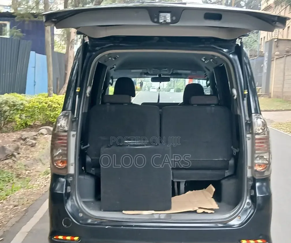 Toyota Voxy 2010 Black